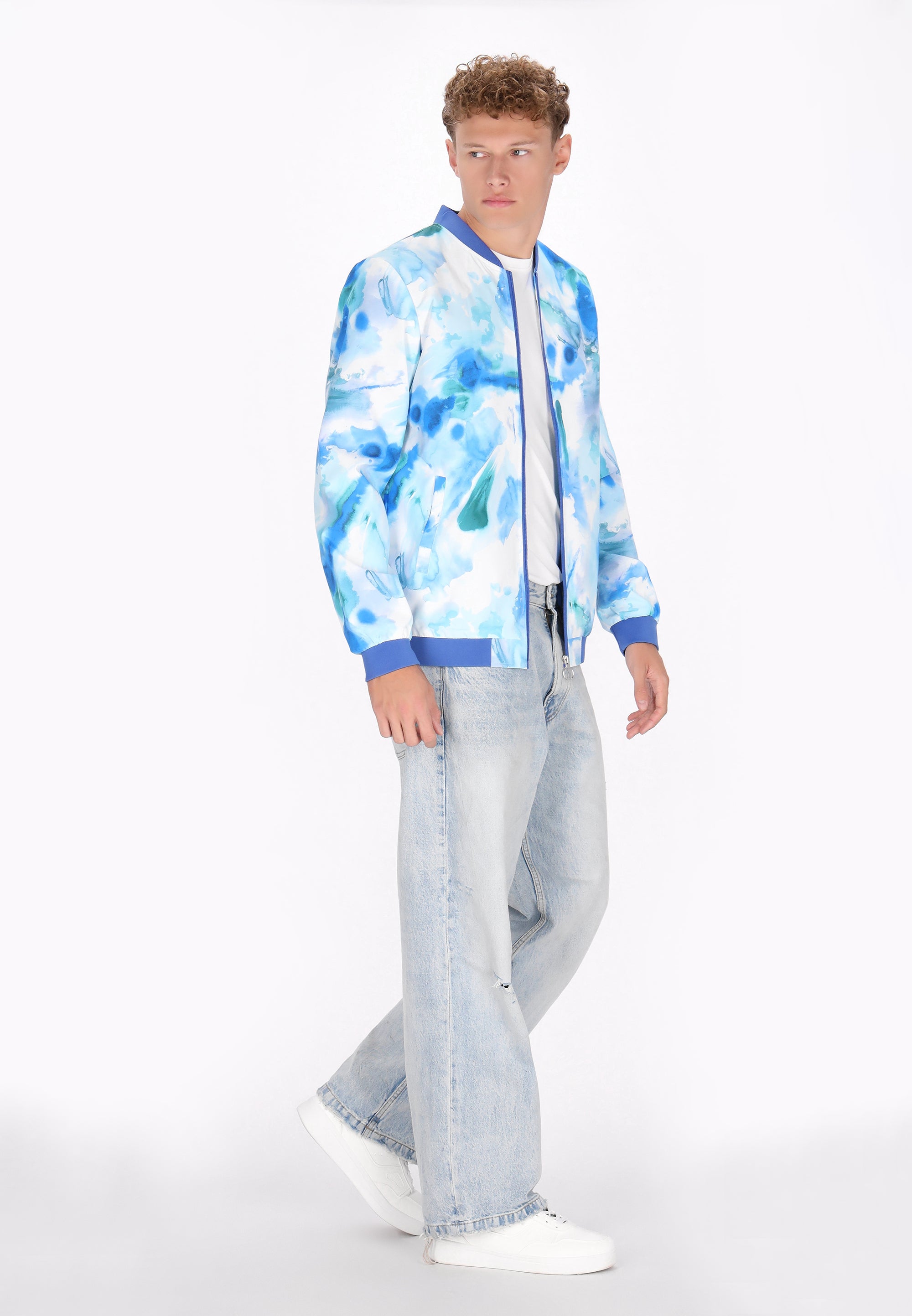 Niebieski wielokolorowy